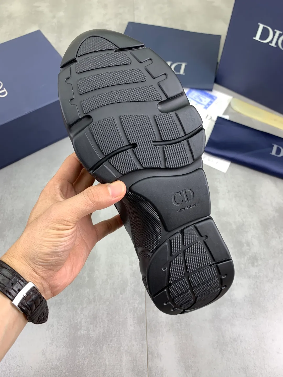 Men's shoes 💰P480 new style 💰new color high quality🔥🔥🔥, Dior [Dior] official website newly released 1:1 copy, the shoe body is made of imported original fine and breathable cloth and selected first-layer cowhide ➕original fine mesh lining insole, perfect shape and top quality 🙈rubber foam combination outsole is super light and wear-resistant👣, super hot style Code number: 38-45 (46 47 customized)